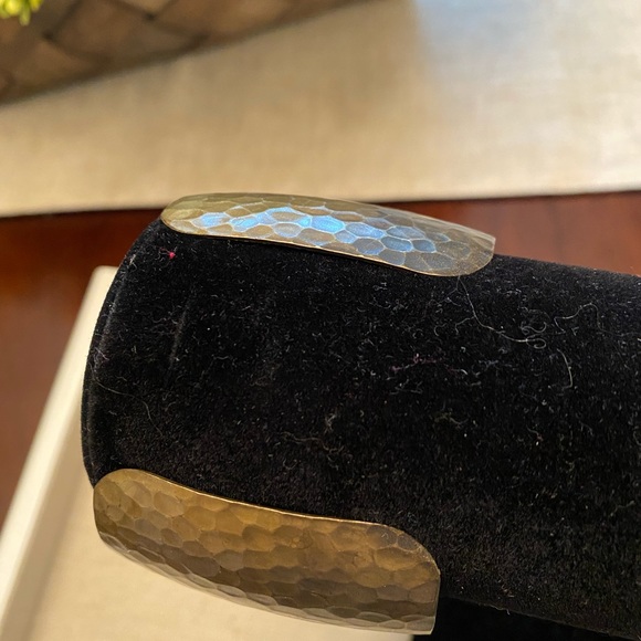 Beautiful Stone Cuff Bracelet - Picture 3 of 3